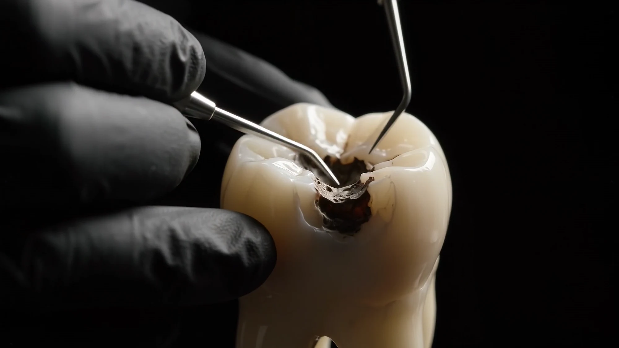 Instruments working at the edge of a cavity